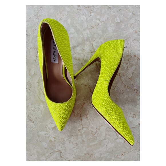 Steve Madden Sz 8.5 Daisie Citron Yellow Rhinestone Pumps Pointed Toe - Picture 1 of 12